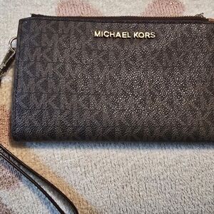 🎀Michael Kors Black Wristlet💕